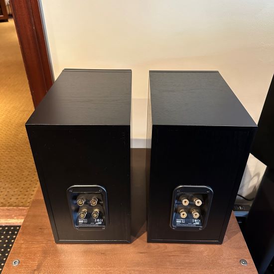 b and w bowers wilkins 685 s2 600 series bookshelf speakers pre owned used trade in